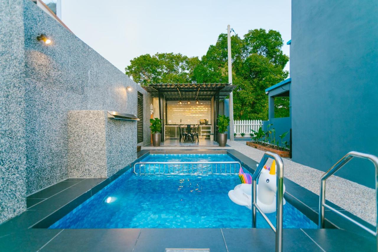 The Luxury Villa -Private Pool- Pantai Cenang  Exterior photo