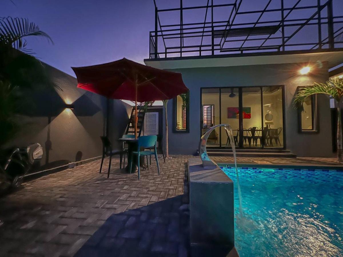 The Luxury Villa -Private Pool- Pantai Cenang  Exterior photo