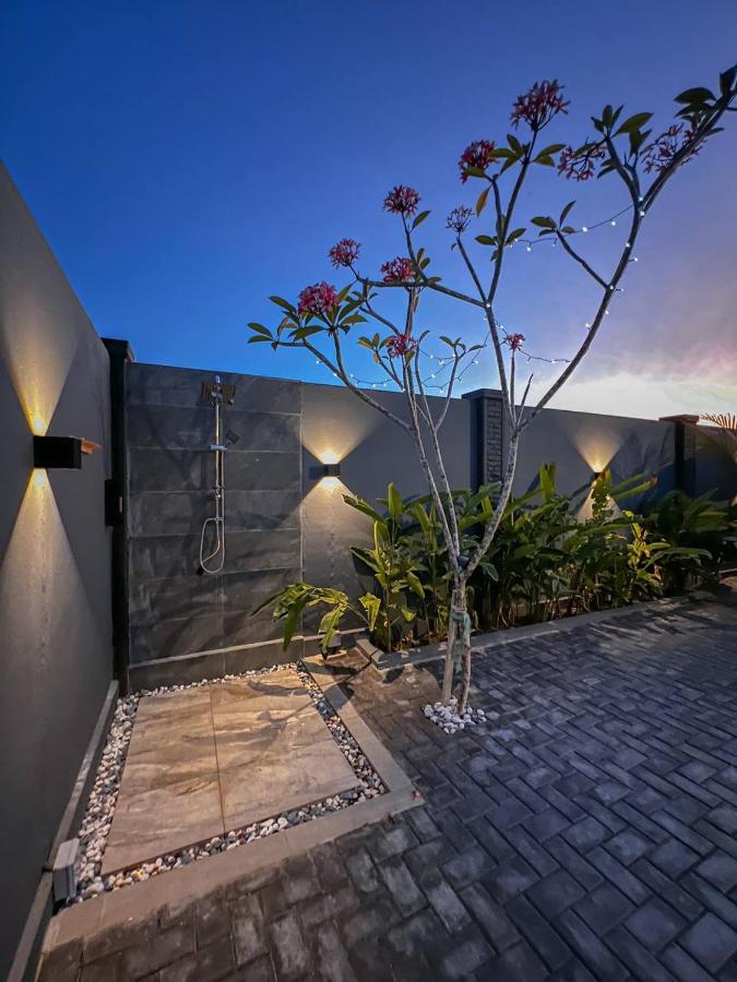 The Luxury Villa -Private Pool- Pantai Cenang  Exterior photo