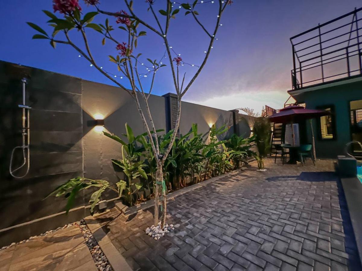 The Luxury Villa -Private Pool- Pantai Cenang  Exterior photo